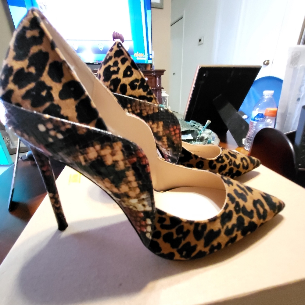Steve Maddden sz 6 Mult Color Snake/Leopard Print Pumps Brand New
